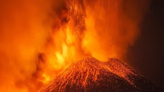 Steinregen In Italien fällt nach dem Ausbruch des Ätna gefrorene Lava vom Himmel [upl. by Allister]