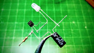 DIY Led Flashes Automatically Use Transistor C1815 [upl. by Afra]