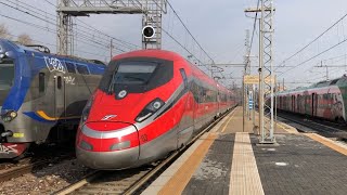 FRECCIAROSSA TRENI MERCI E passeggeri in arrivo partenza e transito alla stazione di Ferrara [upl. by Eetnod]