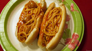 eat Canned Spaghetti amp Meatballs in Hot Dog Bun [upl. by Saul887]