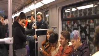 Lachen in der UBahn  official [upl. by Aneehsat]