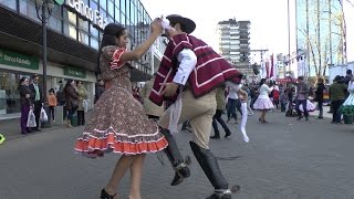 Cuecas en Temuco Baile en la plaza Video HD People dancing La Cueca the national dance [upl. by Ninel]