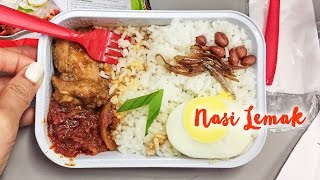 Nasi Lemak on AirAsia ► Malaysian Airplane Food from Bali to Singapore [upl. by Olli42]