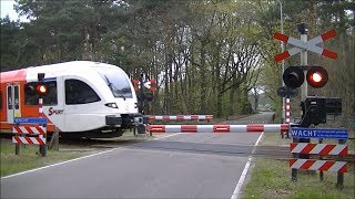 Spoorwegovergang Aalten  Dutch railroad crossing [upl. by Atterahs]