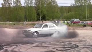 Mercedes Benz W123 TURBODIESEL OM606 BURNOUT [upl. by Lleze]