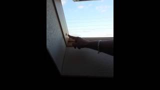 Tuto comment nettoyer un velux [upl. by Enovad]