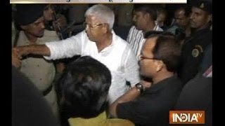 Lalu Yadav Gets Angy on Police for Checking Rabri Devis Car  India TV [upl. by Docile]