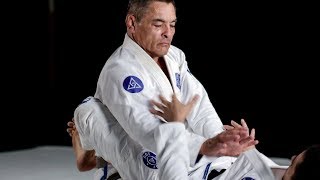 Basic guard pass by Rickson Gracie [upl. by Pros]