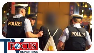 Null Toleranz Die Polizei im Münchner Bahnhofsviertel  Focus TV Reportage [upl. by Alaehcim]