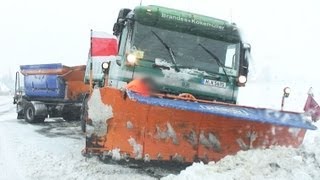 Schneepflug steckt fest Bergung  Snow Plow Recovery Winterdienst [upl. by Aseel]