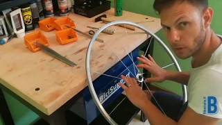 Come costruire una ruota per bicicletta  Video tutorial parte 14 [upl. by Ardnaiek]