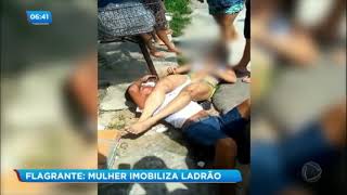 Mulher reage a assalto e imobiliza ladrão [upl. by Mufi]