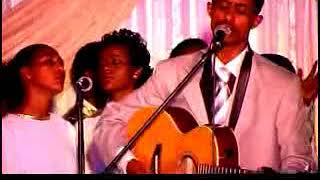 Yohannes Girma  Andande Edekmina አንዳንዴ እደክምና  Live 2007 [upl. by Kotick]