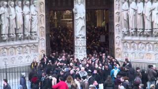 Sortie de la messe de Pâques à Notre Dame Sonnerie des cloches [upl. by Sanjiv]