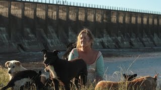 La mujer de los perros  trailer [upl. by Izzy288]