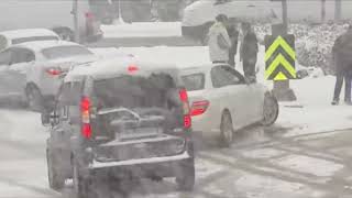 İSTANBUL’ DA KAR YAĞIŞI VE ARABA KAZALARI  car accidents live  snow accidents cars [upl. by Longley]