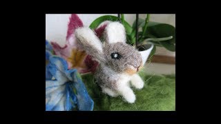 Süßes Kaninchen aus Filz  DIY Tutorial Trockenfilzen [upl. by Gilda]