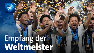 U17FußballWeltmeister zurück in Deutschland [upl. by Saw162]