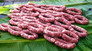 FAIRE DES SAUCISSES MAISON 🌴 MAKE HOMEMADE SAUSAGES [upl. by Aisilef]