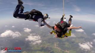 Saut en parachute tandem à Spa Sara  juin 2016Skydive Spa [upl. by Aicirtal]